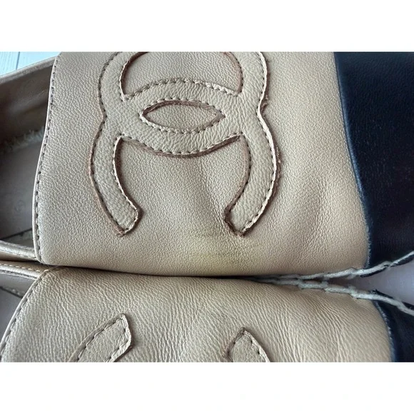 Chanel CC Espadrilles Beige Black Cap Toe Leather Flats Size 39 Lambskin - Picture 6 of 16